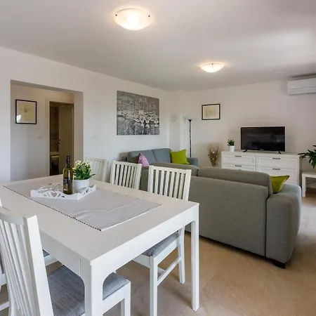 Anton 3 Spacious With A Large Terrace Crikvenica