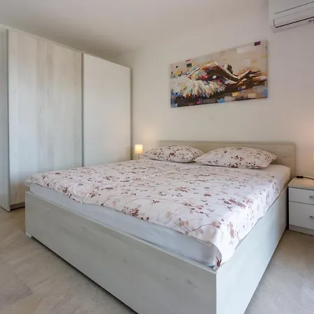 Anton 3 Spacious With A Large Terrace