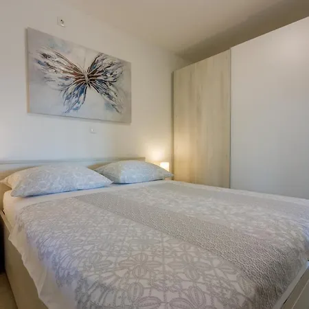 Anton 3 Spacious With A Large Terrace Crikvenica