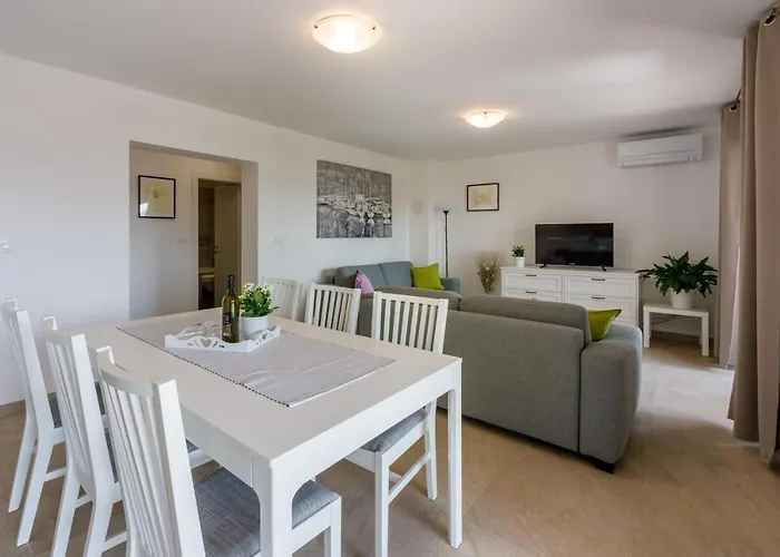 Anton 3 Spacious With A Large Terrace Crikvenica